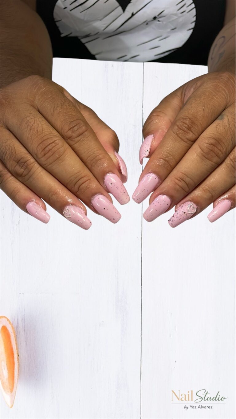 Soft Gel en Forma Coffin: Rosa Pastel con Glitter y Corazones Delicados